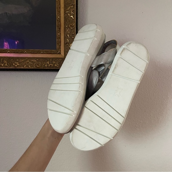 Naturalizer Women's Silver Thong Sandals - Picture 8 of 13